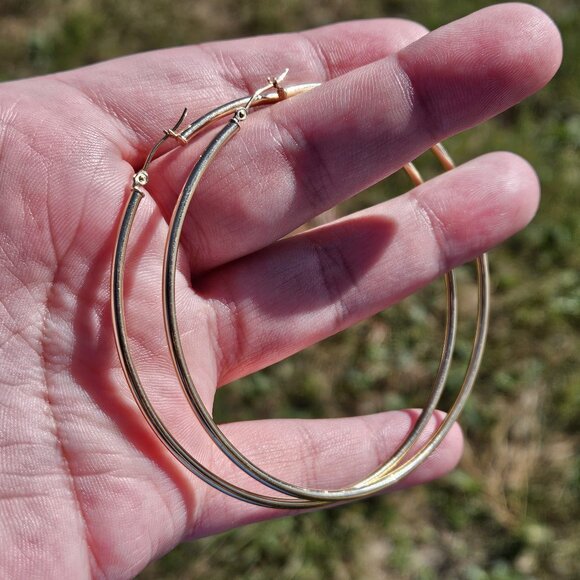 14K Yellow Gold Large Hoop Earrings 2.75 Inch Diameter 4.2 Grams - Picture 1 of 10